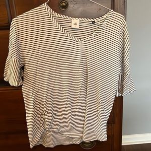 Cabi lightweight blouse with slight ruffled sleeves